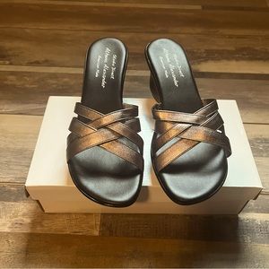 New Studio Direct Athena Alexander Fairi Pewter shoe. Size 10M women’s.